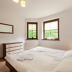 Vacationclub - Nadrzeczna 2B Apartament 4